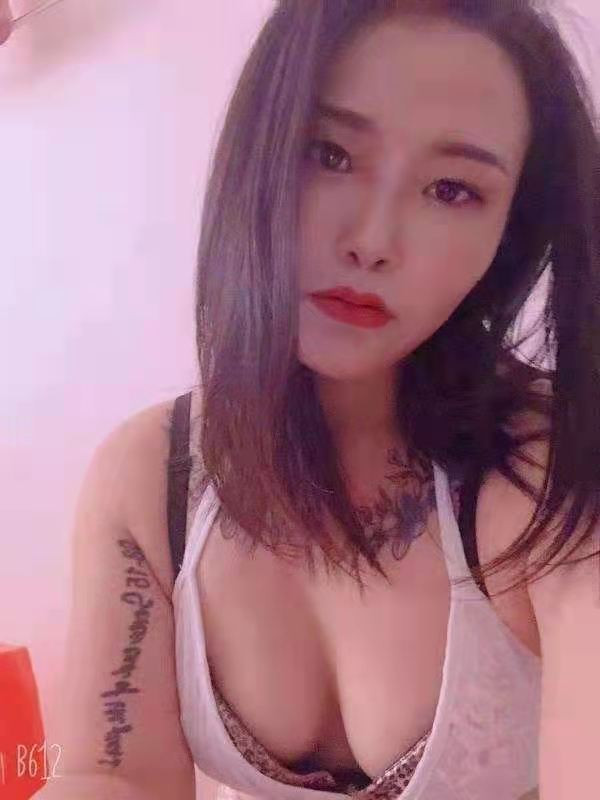 双飞刚到京性感小辣妹